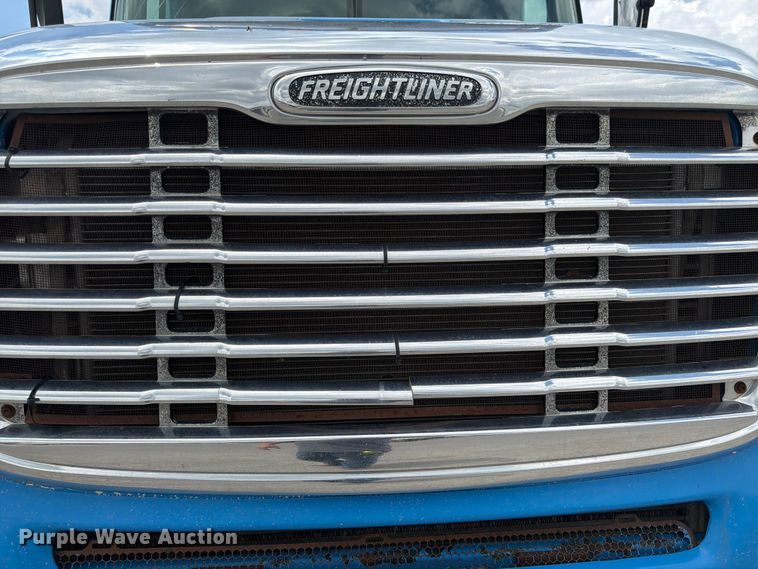 image for item DQ7868 2005 Freightliner Columbia semi truck