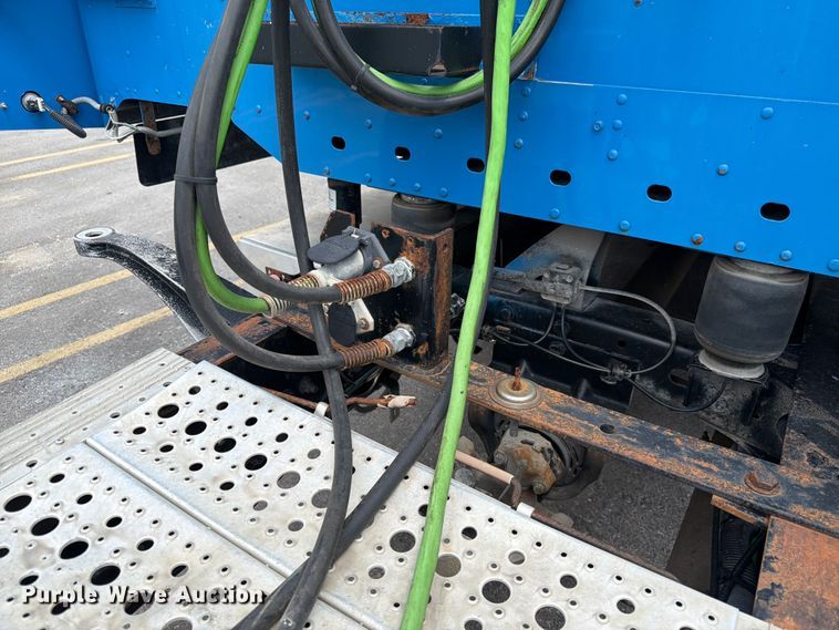 image for item DQ7868 2005 Freightliner Columbia semi truck