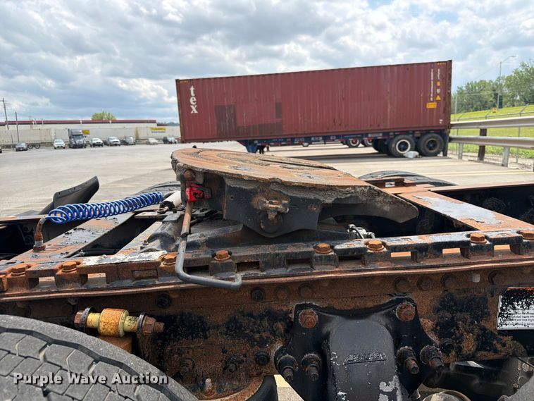 image for item DQ7868 2005 Freightliner Columbia semi truck