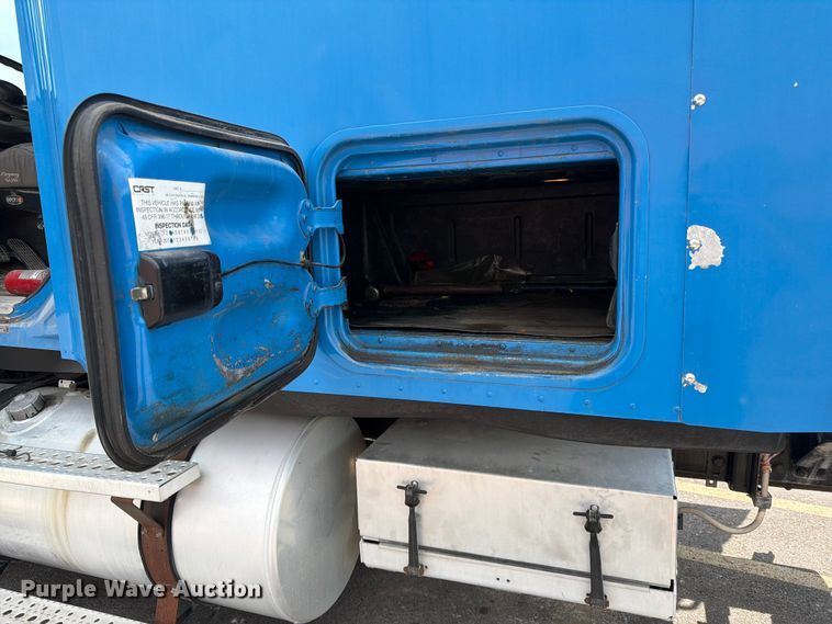 image for item DQ7868 2005 Freightliner Columbia semi truck