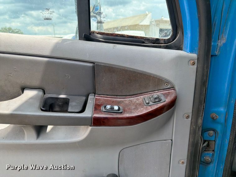 image for item DQ7868 2005 Freightliner Columbia semi truck