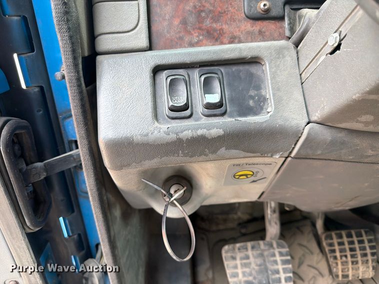image for item DQ7868 2005 Freightliner Columbia semi truck
