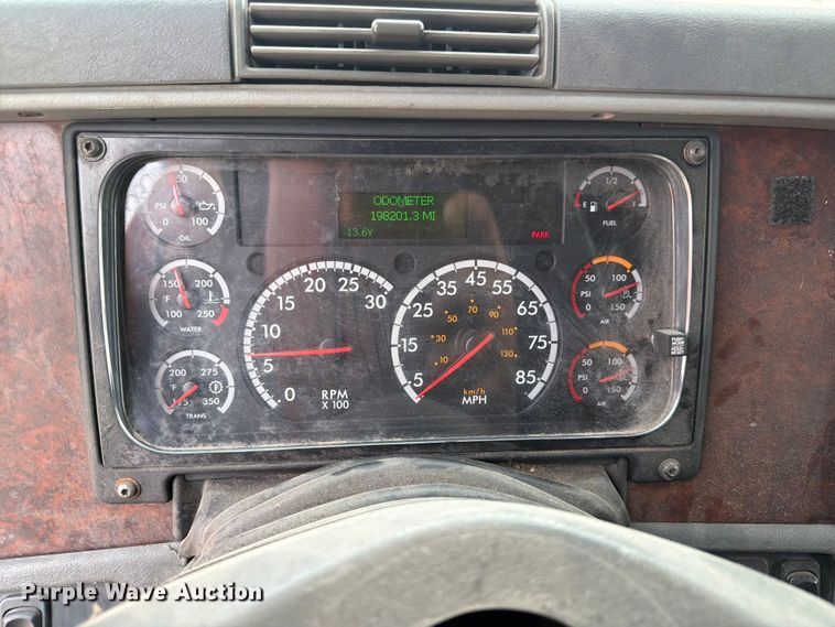 image for item DQ7868 2005 Freightliner Columbia semi truck
