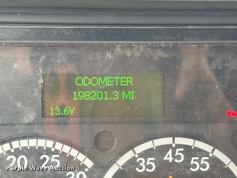 image for item DQ7868 2005 Freightliner Columbia semi truck