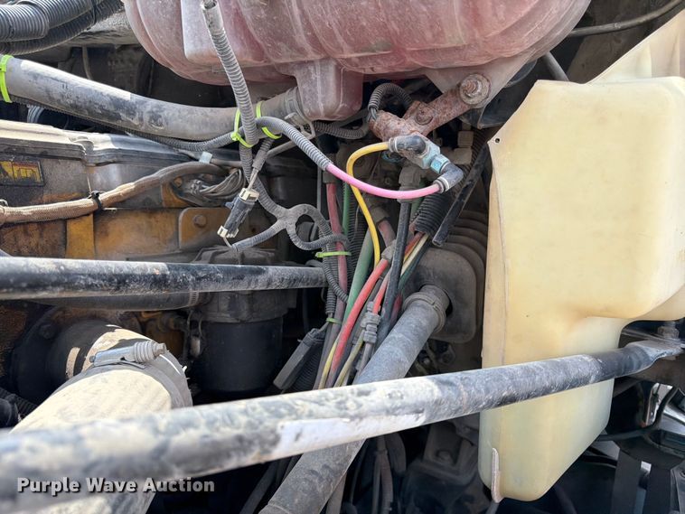 image for item DQ7868 2005 Freightliner Columbia semi truck