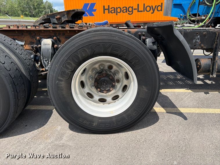image for item DQ7868 2005 Freightliner Columbia semi truck