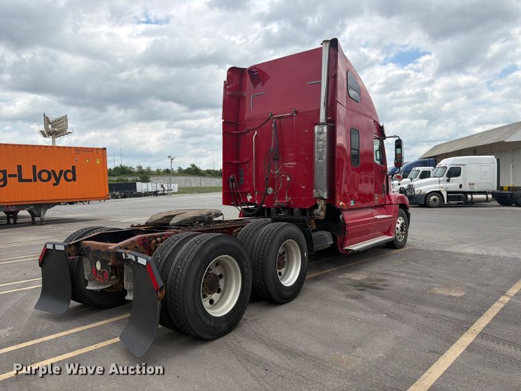 image for item DQ7869 2006 Freightliner CST120 semi truck
