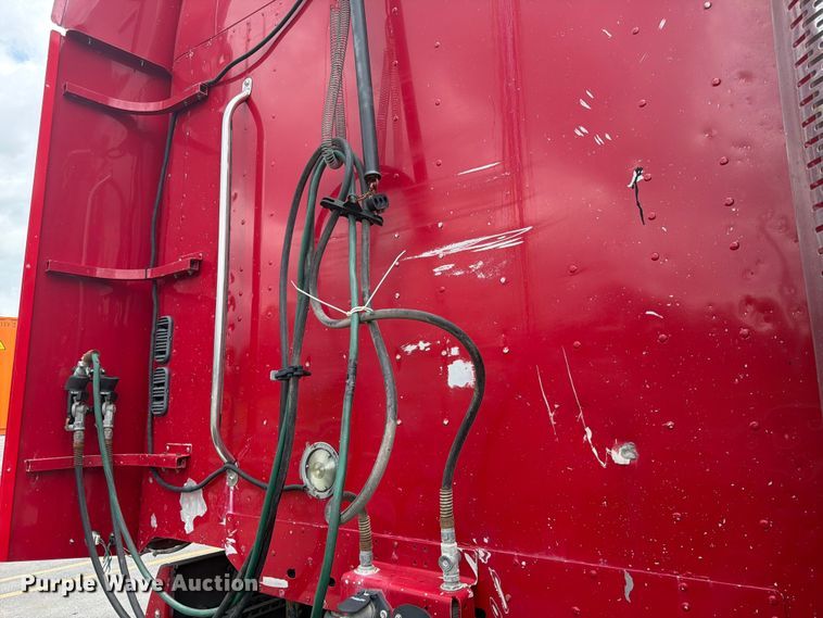 image for item DQ7869 2006 Freightliner CST120 semi truck