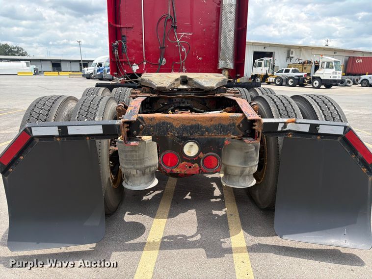 image for item DQ7869 2006 Freightliner CST120 semi truck