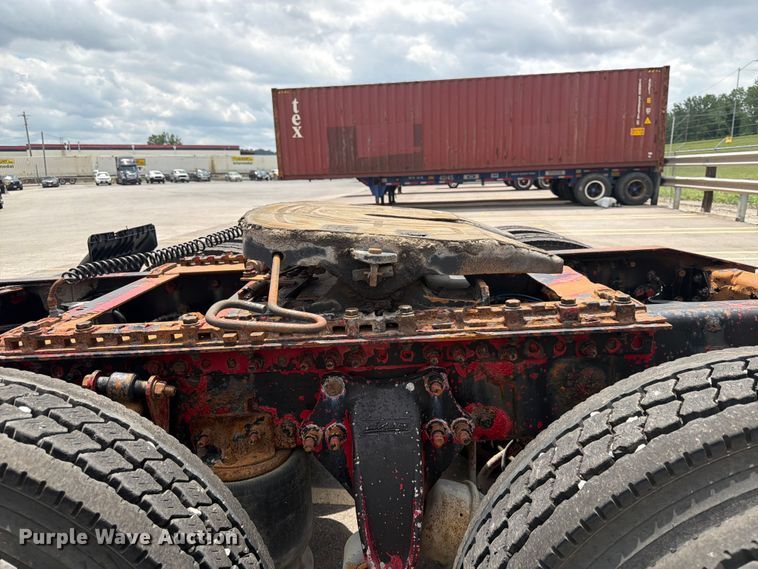 image for item DQ7869 2006 Freightliner CST120 semi truck