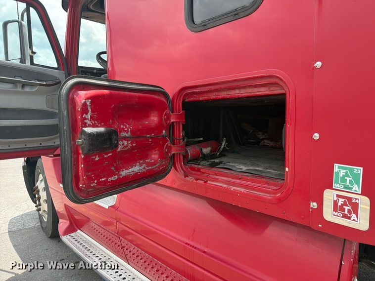 image for item DQ7869 2006 Freightliner CST120 semi truck