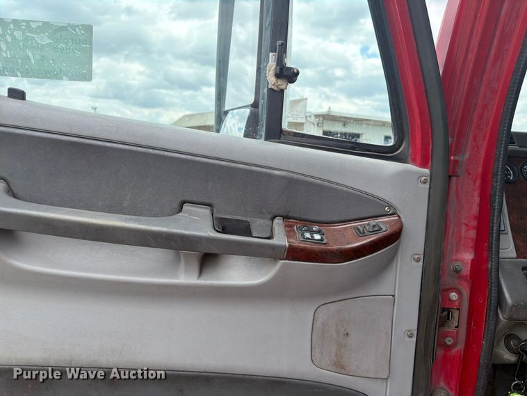 image for item DQ7869 2006 Freightliner CST120 semi truck