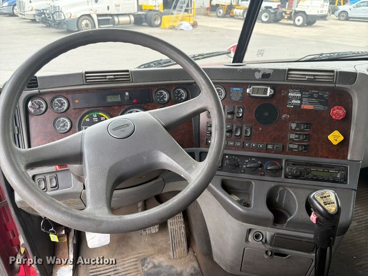 image for item DQ7869 2006 Freightliner CST120 semi truck