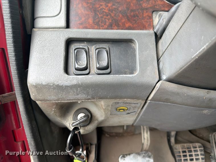 image for item DQ7869 2006 Freightliner CST120 semi truck