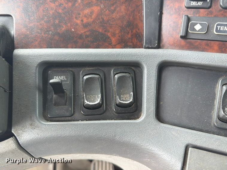 image for item DQ7869 2006 Freightliner CST120 semi truck