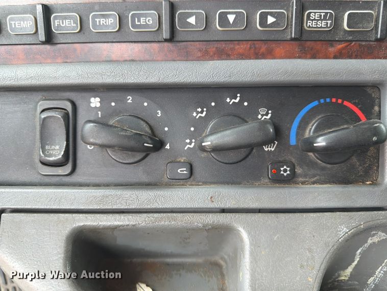 image for item DQ7869 2006 Freightliner CST120 semi truck