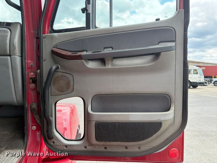 image for item DQ7869 2006 Freightliner CST120 semi truck