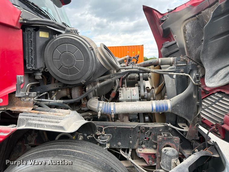 image for item DQ7869 2006 Freightliner CST120 semi truck
