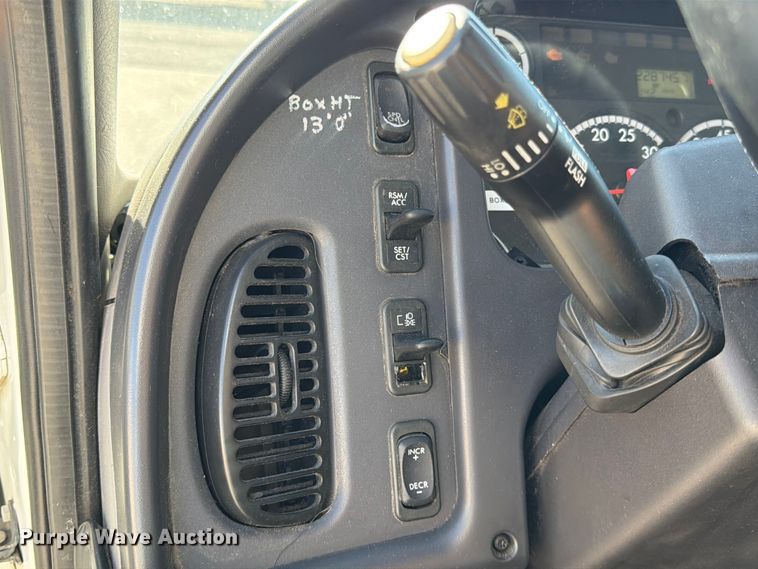 image for item DQ7878 2013 Freightliner M2 106 box truck
