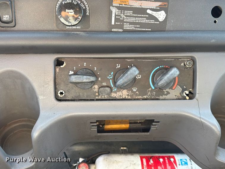 image for item DQ7878 2013 Freightliner M2 106 box truck