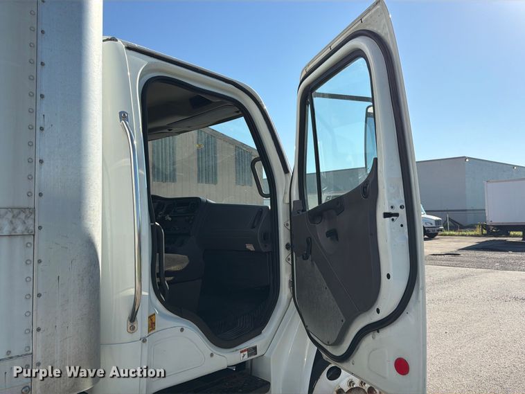 image for item DQ7878 2013 Freightliner M2 106 box truck