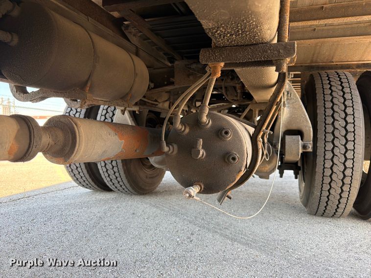 image for item DQ7878 2013 Freightliner M2 106 box truck