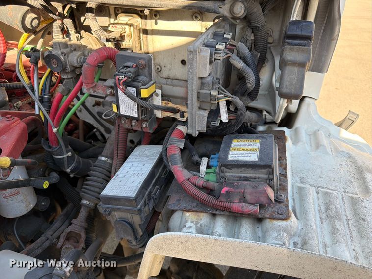 image for item DQ7878 2013 Freightliner M2 106 box truck