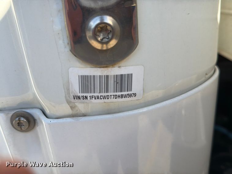 image for item DQ7878 2013 Freightliner M2 106 box truck