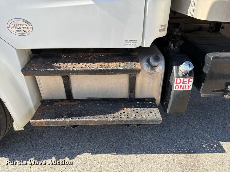 image for item DQ7879 2016 Freightliner M2 106 box truck