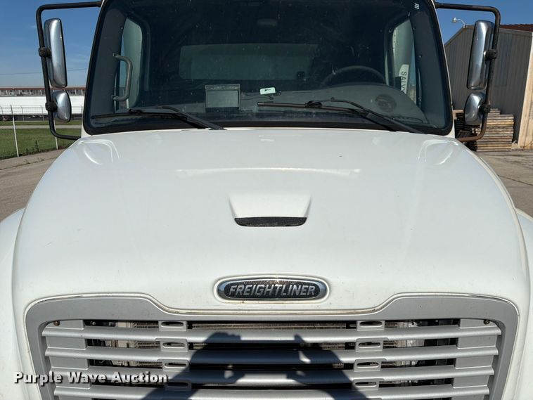 image for item DQ7879 2016 Freightliner M2 106 box truck