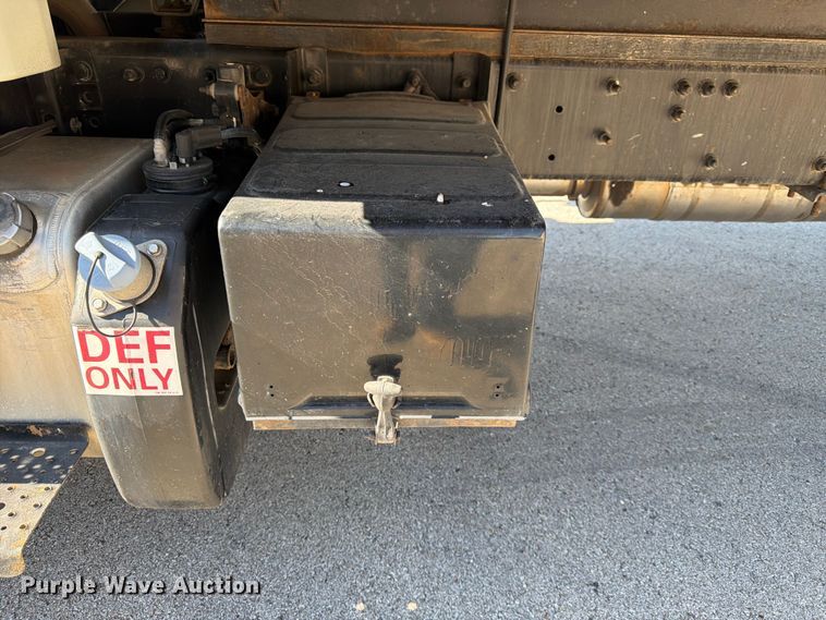 image for item DQ7879 2016 Freightliner M2 106 box truck
