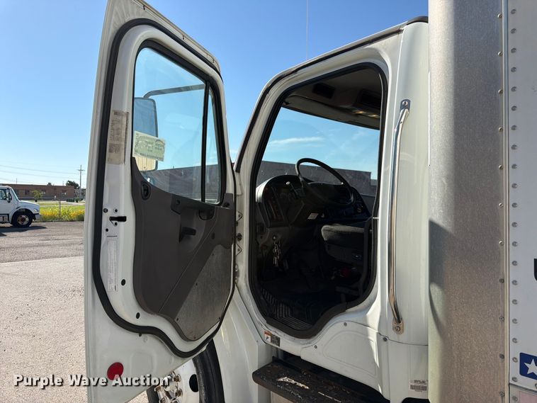 image for item DQ7879 2016 Freightliner M2 106 box truck