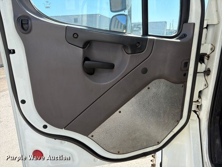 image for item DQ7879 2016 Freightliner M2 106 box truck