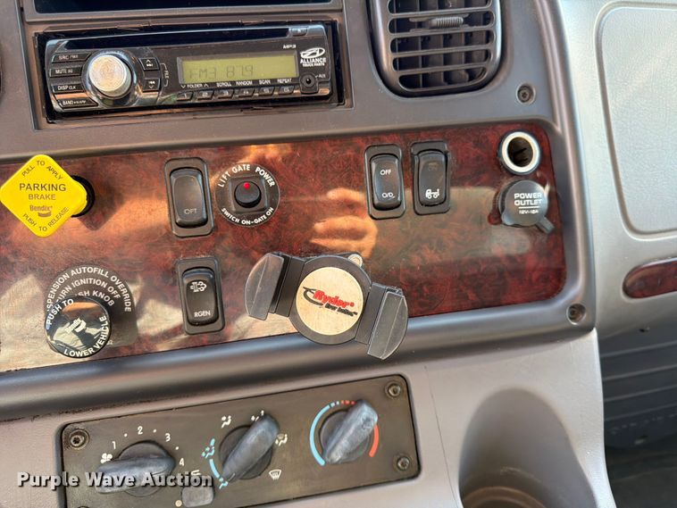 image for item DQ7879 2016 Freightliner M2 106 box truck