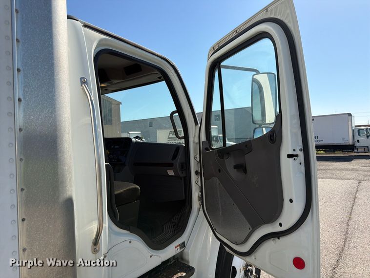image for item DQ7879 2016 Freightliner M2 106 box truck