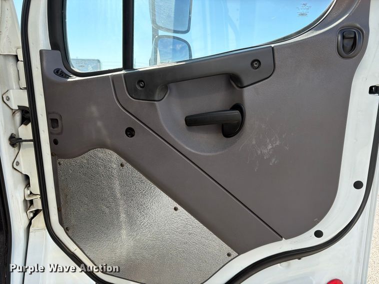 image for item DQ7879 2016 Freightliner M2 106 box truck