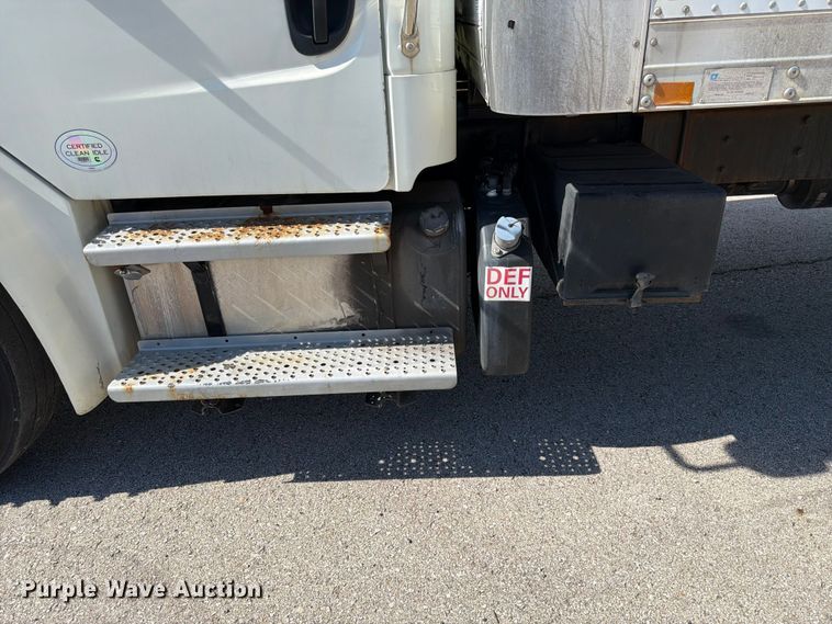 image for item DQ7880 2013 Freightliner M2 106 box truck
