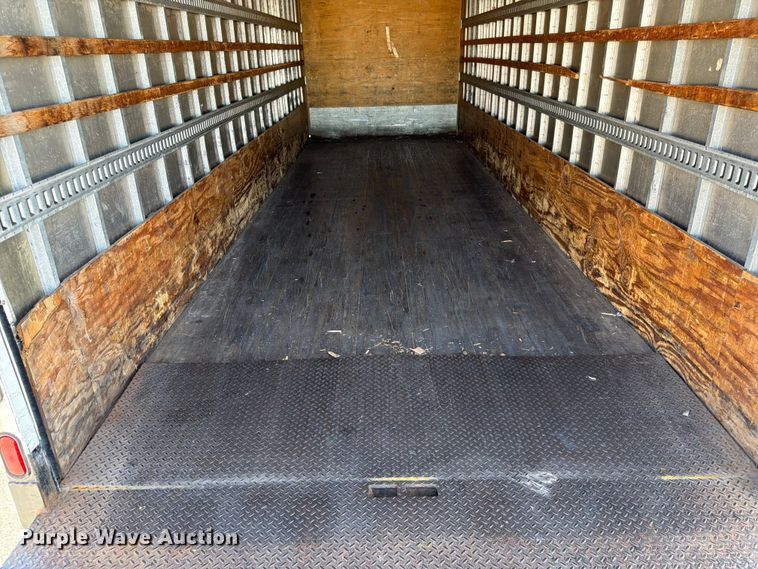 image for item DQ7880 2013 Freightliner M2 106 box truck