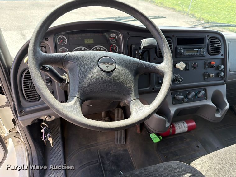 image for item DQ7880 2013 Freightliner M2 106 box truck
