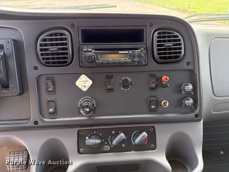 image for item DQ7880 2013 Freightliner M2 106 box truck