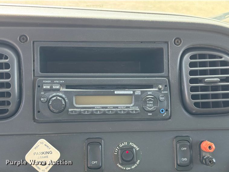 image for item DQ7880 2013 Freightliner M2 106 box truck