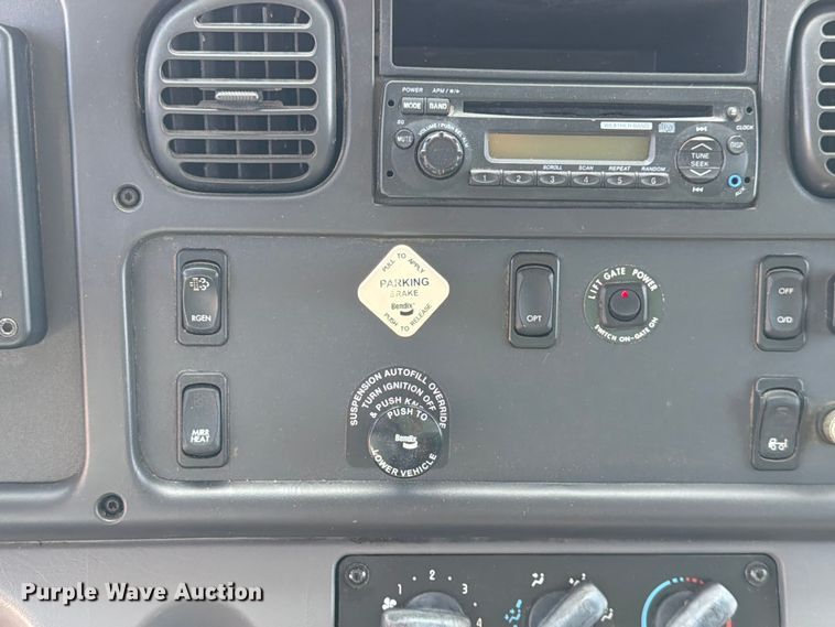 image for item DQ7880 2013 Freightliner M2 106 box truck