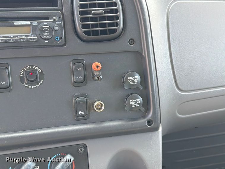 image for item DQ7880 2013 Freightliner M2 106 box truck