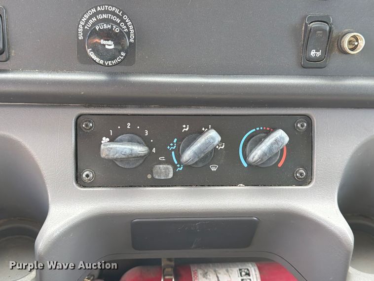 image for item DQ7880 2013 Freightliner M2 106 box truck