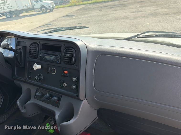 image for item DQ7880 2013 Freightliner M2 106 box truck