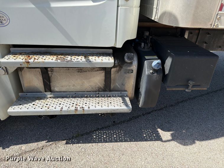 image for item DQ7881 2018 Freightliner M2 106 box truck