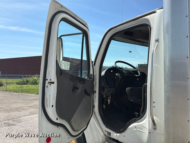 image for item DQ7881 2018 Freightliner M2 106 box truck