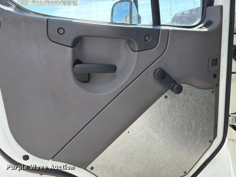 image for item DQ7881 2018 Freightliner M2 106 box truck