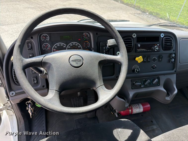 image for item DQ7881 2018 Freightliner M2 106 box truck