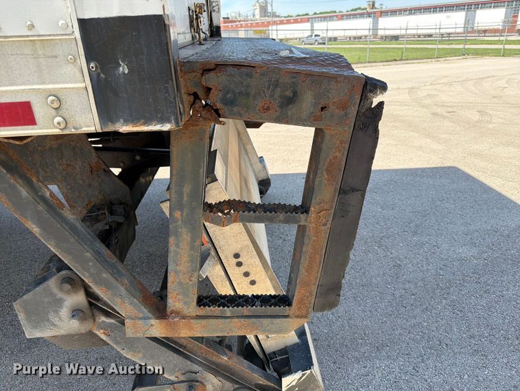image for item DQ7882 2013 Freightliner M2 106 box truck